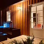 Private House-terrace-garden -parking-wifi-smarttv 빌라