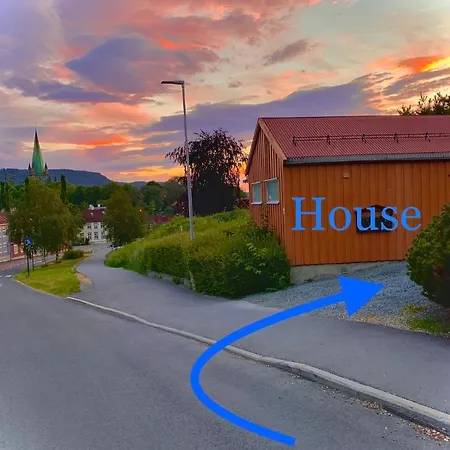 Private House-terrace-garden -parking-wifi-smarttv Villa *