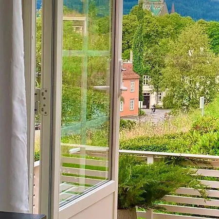 Private House-terrace-garden -parking-wifi-smarttv Villa